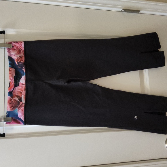 48. Lululemon Gather & Crow Crop - Picture 2 of 8